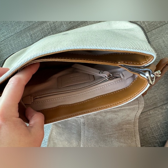 Authentic Gianni Chiarini tote shoulder bag with  attachable crossbody strap. - Picture 9 of 14